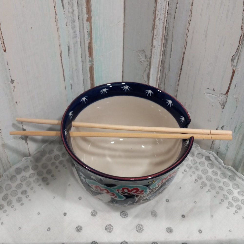 Japanese Style Ramen Bowl with Chopstick Rest - Picture 7 of 7
